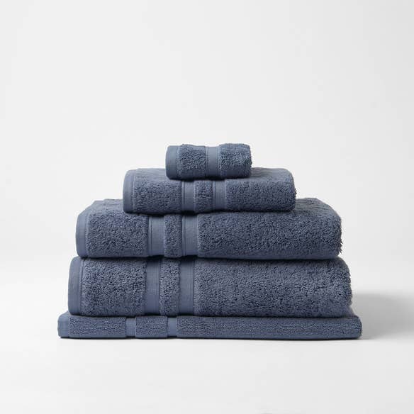 https://s3-ap-southeast-2.amazonaws.com/fusionfactory.commerceconnect.bbnt.production/pim_media/000/120/948/CH-Egyptian-Luxury-Towels-Azurite-189042-R.jpg?1620603997