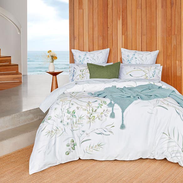 https://s3-ap-southeast-2.amazonaws.com/fusionfactory.commerceconnect.bbnt.production/pim_media/000/157/710/CH_Bedlinen_Lifestyle_2024_Kimberley_QQC_SI.jpg?1703204220