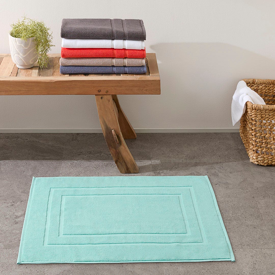 https://s3-ap-southeast-2.amazonaws.com/fusionfactory.commerceconnect.bbnt.production/pim_media/000/174/127/CH_S24-25_Summer_LS_Studio_Bathmats-Egyptian_Luxery_BM_Island_Blue.jpg?1729811481