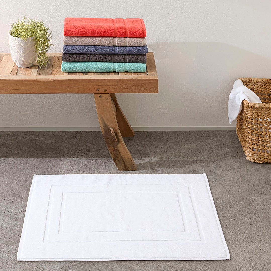 https://s3-ap-southeast-2.amazonaws.com/fusionfactory.commerceconnect.bbnt.production/pim_media/000/174/123/CH_S24-25_Summer_LS_Studio_Bathmats-Egyptian_Luxery_BM_White.jpg?1729811333