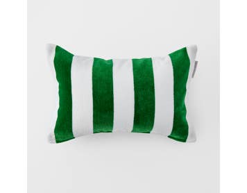 https://s3-ap-southeast-2.amazonaws.com/fusionfactory.commerceconnect.bbnt.production/pim_media/000/201/270/CH_S25-26_Cilla-Beach-Pillow_Green-Ivory_26505201_SI.jpg?1758073220
