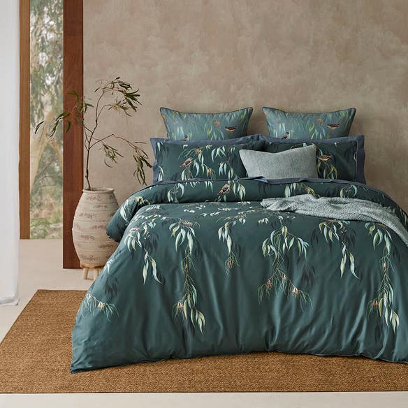 https://s3-ap-southeast-2.amazonaws.com/fusionfactory.commerceconnect.bbnt.production/pim_media/000/178/006/CH_W25_Bedlinen_BOP_Karridale_QQC_SI.jpg?1732252145