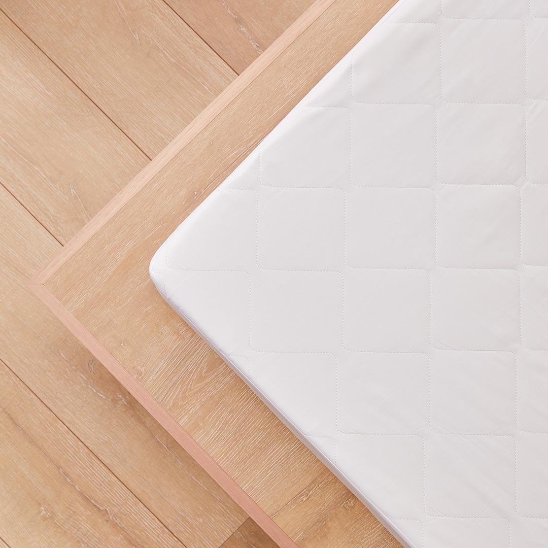 https://s3-ap-southeast-2.amazonaws.com/fusionfactory.commerceconnect.bbnt.production/pim_media/000/150/928/Core_Matress-Pillow-Protector_LS_Bedding_Bamboo-Matress-Detail-Alt_SI.jpg?1686612693