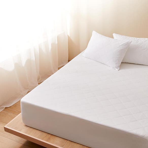https://s3-ap-southeast-2.amazonaws.com/fusionfactory.commerceconnect.bbnt.production/pim_media/000/150/954/Core_Matress-Pillow-Protector_LS_Bedding_Cotton-Matress-Hero_SI.jpg?1686613240