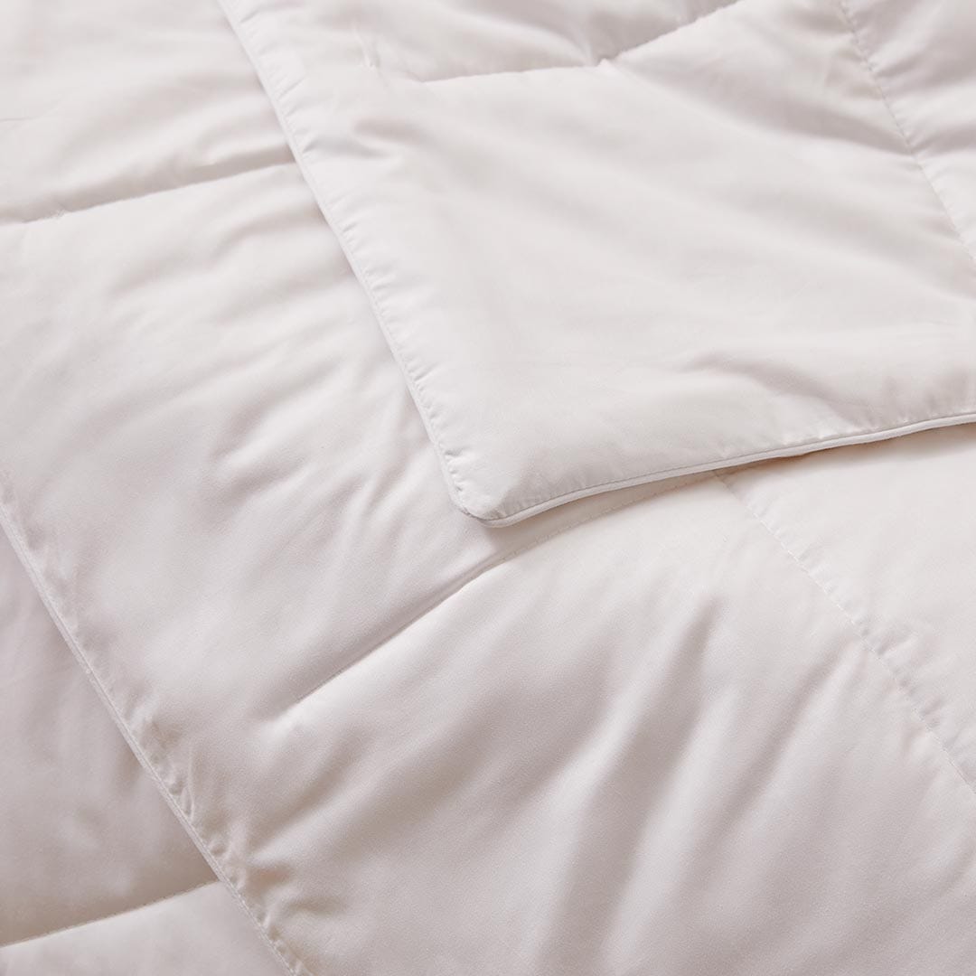 https://s3-ap-southeast-2.amazonaws.com/fusionfactory.commerceconnect.bbnt.production/pim_media/000/150/569/Core_Quilts_LS_Bedding_All-Cotton_Detail-1.jpg?1686202234