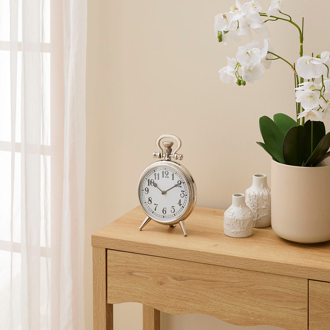 https://s3-ap-southeast-2.amazonaws.com/fusionfactory.commerceconnect.bbnt.production/pim_media/000/174/842/E-Comm_S24-25_Summer_LS_Studio-Decorator_Clocks_Vintage_Style_Round_Clock_Silver_SI.jpg?1730251490