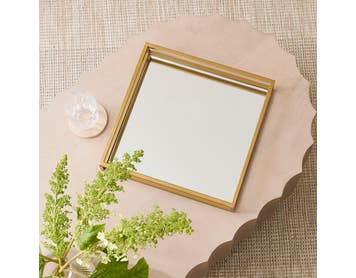 https://s3-ap-southeast-2.amazonaws.com/fusionfactory.commerceconnect.bbnt.production/pim_media/000/174/837/E-Comm_S24-25_Summer_LS_Studio_Trays_Boxes_Coasters_Square_Tray_With_Mirror_Gold_SI.jpg?1730250942