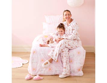 https://s3-ap-southeast-2.amazonaws.com/fusionfactory.commerceconnect.bbnt.production/pim_media/000/189/831/LF_Kids_Easter_LS_Talent_Flannel_PJS_Bunny_Bow_Mummy___Me_Cottontail_Cotton_Tail_SQC_5_SI.jpg?1740098991
