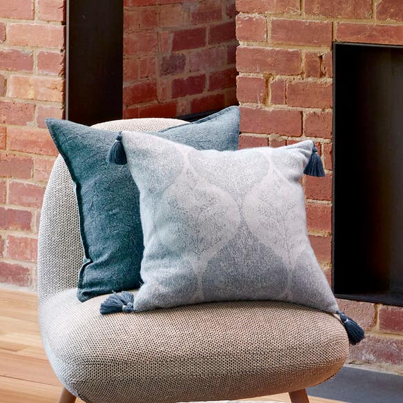 https://s3-ap-southeast-2.amazonaws.com/fusionfactory.commerceconnect.bbnt.production/pim_media/000/193/515/Ledger_Throw_Dove_Samana_Cushion_Blue_Cushion_SI.jpg?1744330334