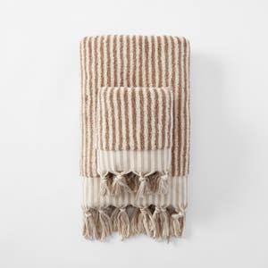 https://s3-ap-southeast-2.amazonaws.com/fusionfactory.commerceconnect.bbnt.production/pim_media/000/142/203/M_F-Ama-Clay-Ivory-Towels-22058801-R.jpg?1666825881