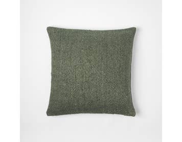 https://s3-ap-southeast-2.amazonaws.com/fusionfactory.commerceconnect.bbnt.production/pim_media/000/055/880/M_F-Flinders-Cushion-Olive-50x50cm-20941204.jpg?1586395567