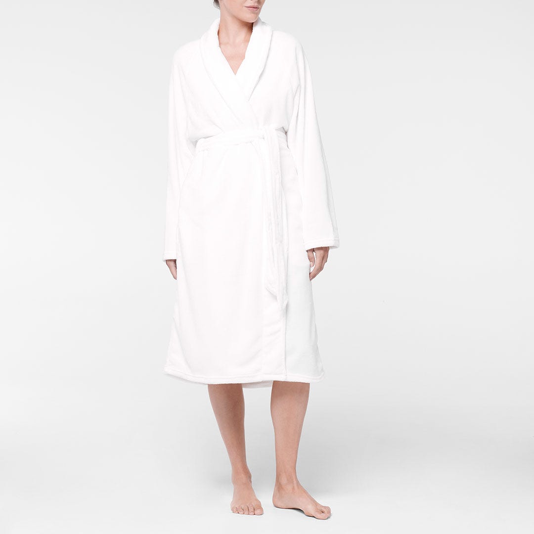 https://s3-ap-southeast-2.amazonaws.com/fusionfactory.commerceconnect.bbnt.production/pim_media/000/107/599/M_F-Plush-Bathrobe-Snow-11985015-Front.jpg?1615785949