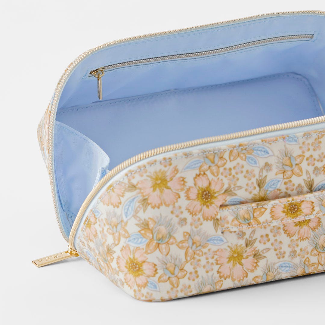 https://s3-ap-southeast-2.amazonaws.com/fusionfactory.commerceconnect.bbnt.production/pim_media/000/191/641/M_F-x-Tonic_Beauty-Bag-Med_Pink-Blue_26126002_Detail_SI.jpg?1742942986