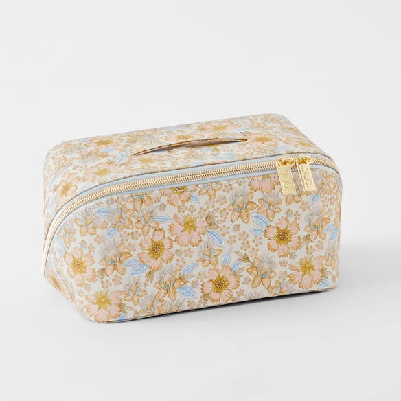 https://s3-ap-southeast-2.amazonaws.com/fusionfactory.commerceconnect.bbnt.production/pim_media/000/191/640/M_F-x-Tonic_Beauty-Bag-Med_Pink-Blue_26126002_SI.jpg?1742942986