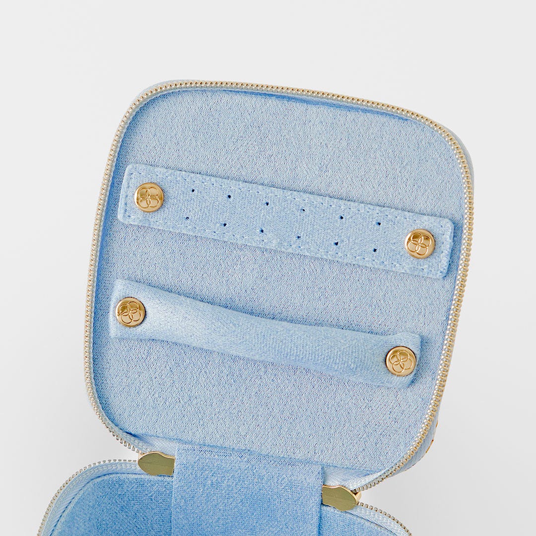 https://s3-ap-southeast-2.amazonaws.com/fusionfactory.commerceconnect.bbnt.production/pim_media/000/191/638/M_F-x-Tonic_Jewellery-Cube_Pink-Blue_22910103_Detail-02_SI.jpg?1742942660