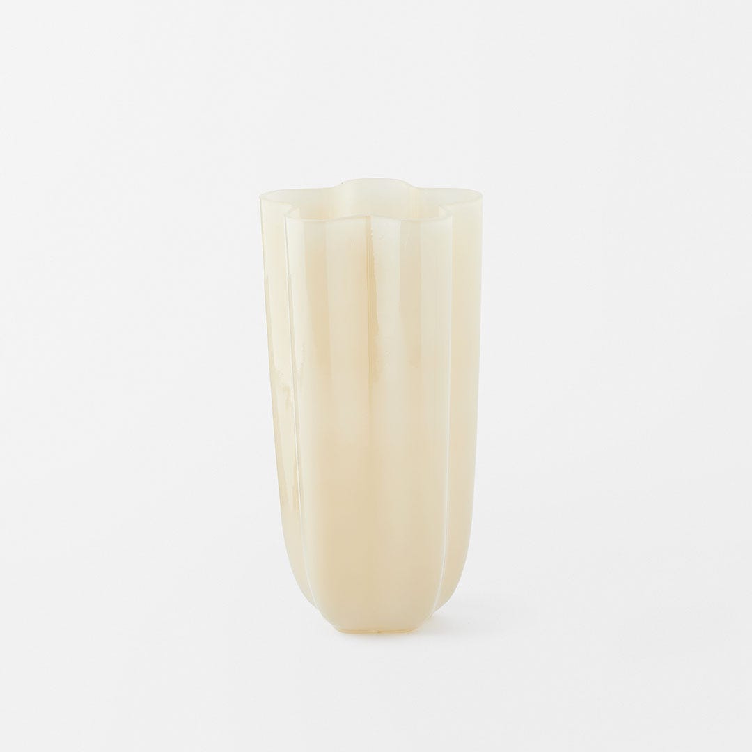 https://s3-ap-southeast-2.amazonaws.com/fusionfactory.commerceconnect.bbnt.production/pim_media/000/167/578/M_F_Amara-Glass-Vase-Lrg_Milky-Ivory_25867702_SI.jpg?1723517187