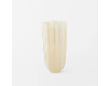 https://s3-ap-southeast-2.amazonaws.com/fusionfactory.commerceconnect.bbnt.production/pim_media/000/167/578/M_F_Amara-Glass-Vase-Lrg_Milky-Ivory_25867702_SI.jpg?1723517187