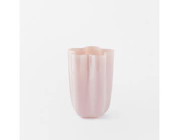 https://s3-ap-southeast-2.amazonaws.com/fusionfactory.commerceconnect.bbnt.production/pim_media/000/167/480/M_F_Amara-Glass-Vase-Sml_Milky-Pink_25867901_SI.jpg?1723436651