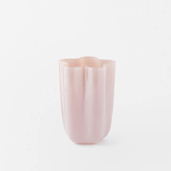 https://s3-ap-southeast-2.amazonaws.com/fusionfactory.commerceconnect.bbnt.production/pim_media/000/167/480/M_F_Amara-Glass-Vase-Sml_Milky-Pink_25867901_SI.jpg?1723436651