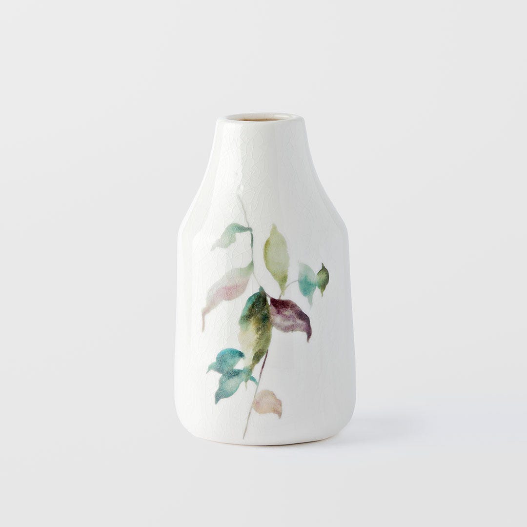 https://s3-ap-southeast-2.amazonaws.com/fusionfactory.commerceconnect.bbnt.production/pim_media/000/191/271/M_F_Autumn-Leaf-Ceramic-Vase-Lrg_White_26133801_SI.jpg?1742535349