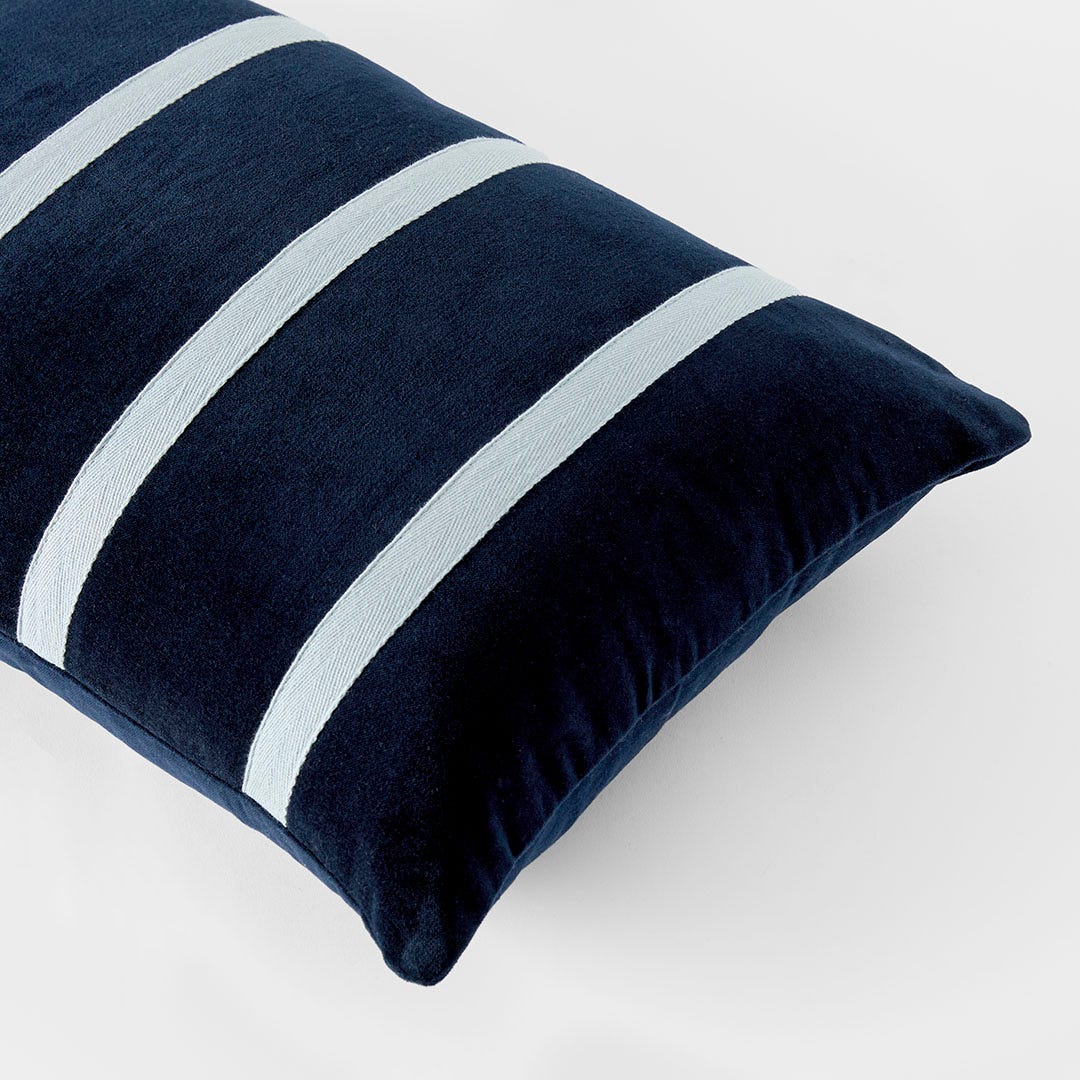 https://s3-ap-southeast-2.amazonaws.com/fusionfactory.commerceconnect.bbnt.production/pim_media/000/191/548/M_F_Claude-Cushion_Navy_26176603_Detail-01_SI.jpg?1742859401