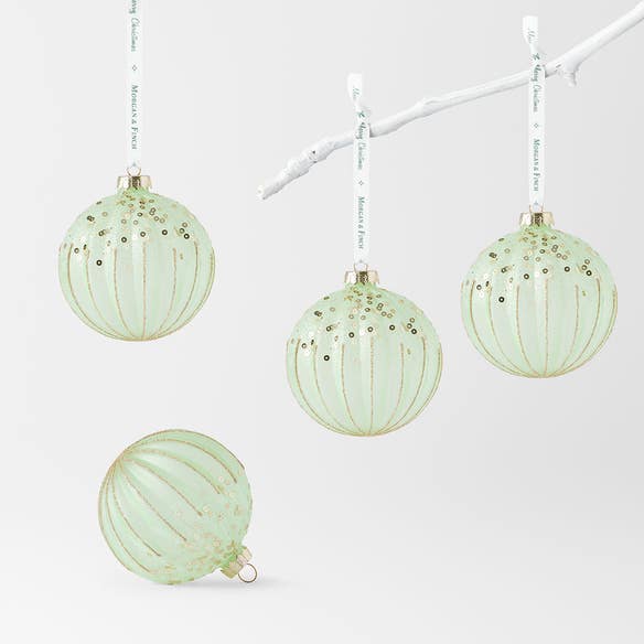 https://s3-ap-southeast-2.amazonaws.com/fusionfactory.commerceconnect.bbnt.production/pim_media/000/196/809/M_F_EN_S4-Ribbed-Glass-Ball-w-Droop-Glitter_26251201_SI.jpg?1751264516