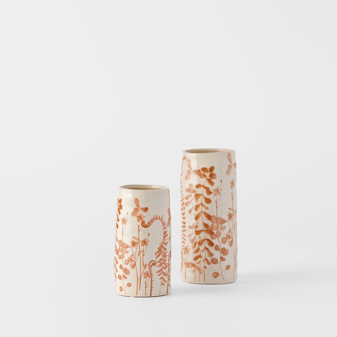 https://s3-ap-southeast-2.amazonaws.com/fusionfactory.commerceconnect.bbnt.production/pim_media/000/185/629/M_F_Esta-Vase_Pink_23156_R_SI.jpg?1735531588