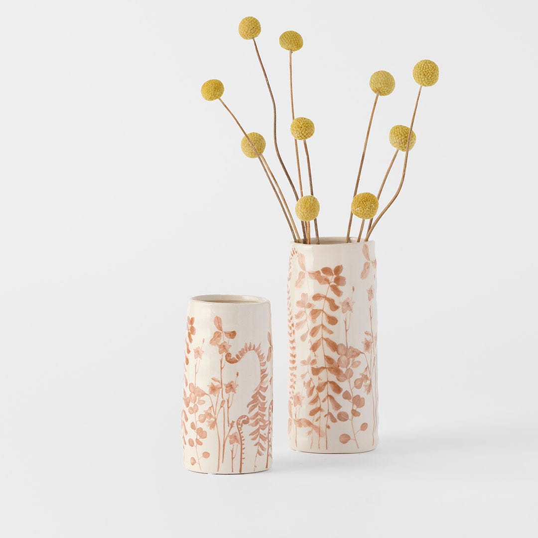 https://s3-ap-southeast-2.amazonaws.com/fusionfactory.commerceconnect.bbnt.production/pim_media/000/185/630/M_F_Esta-Vase_Pink_23156_R_V2_SI.jpg?1735531588