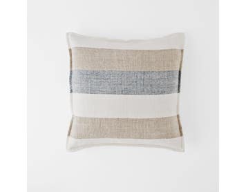 https://s3-ap-southeast-2.amazonaws.com/fusionfactory.commerceconnect.bbnt.production/pim_media/000/160/357/M_F_Everett-Chunky-Stripe-Linen-Cushion_Stone-Ivory_23124801_SI.jpg?1707957006