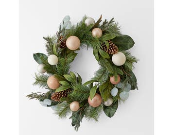 https://s3-ap-southeast-2.amazonaws.com/fusionfactory.commerceconnect.bbnt.production/pim_media/000/165/138/M_F_FT_56CM_Pine-Needle-Wreath-Bauble-Pinecone_23304601d_SI.jpg?1719789312