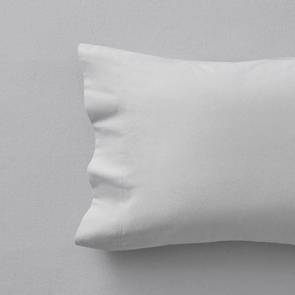 https://s3-ap-southeast-2.amazonaws.com/fusionfactory.commerceconnect.bbnt.production/pim_media/000/188/176/M_F_Flannelette_Plain-Dye_SILVER_GREY_Pillow.jpg?1737592488