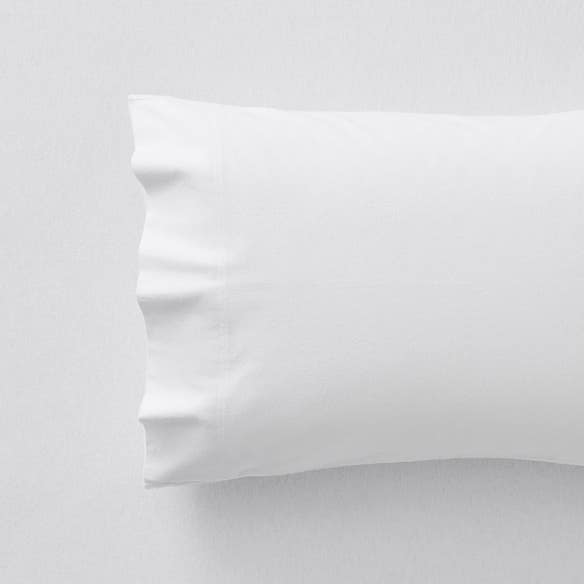 https://s3-ap-southeast-2.amazonaws.com/fusionfactory.commerceconnect.bbnt.production/pim_media/000/188/212/M_F_Flannelette_Plain-Dye_WHITE_Pillow.jpg?1737593226