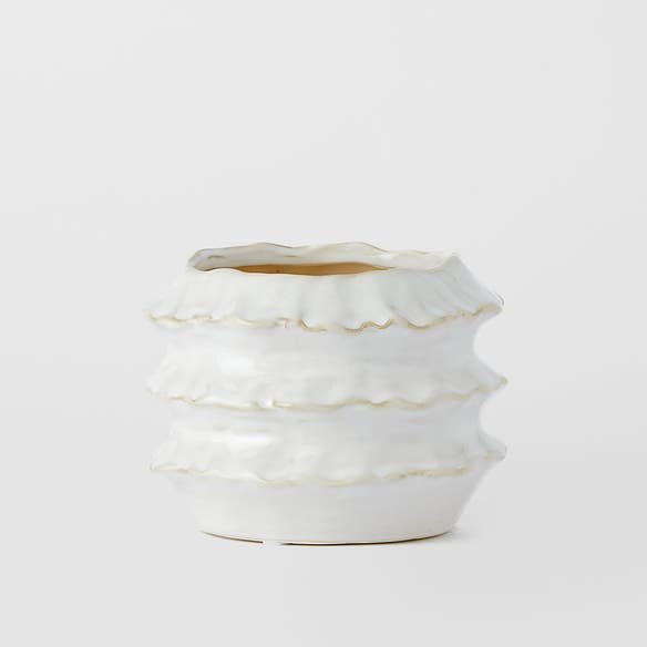 https://s3-ap-southeast-2.amazonaws.com/fusionfactory.commerceconnect.bbnt.production/pim_media/000/169/036/M_F_Frill-Ceramic-Vase-Sml_White_25870801_SI.jpg?1725341416