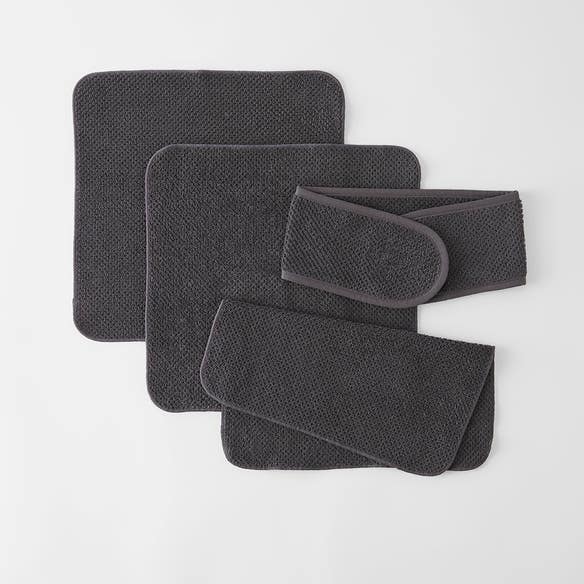 https://s3-ap-southeast-2.amazonaws.com/fusionfactory.commerceconnect.bbnt.production/pim_media/000/196/852/M_F_Jude-FW-Headband-Set_Charcoal_26207602_SI.jpg?1751424254