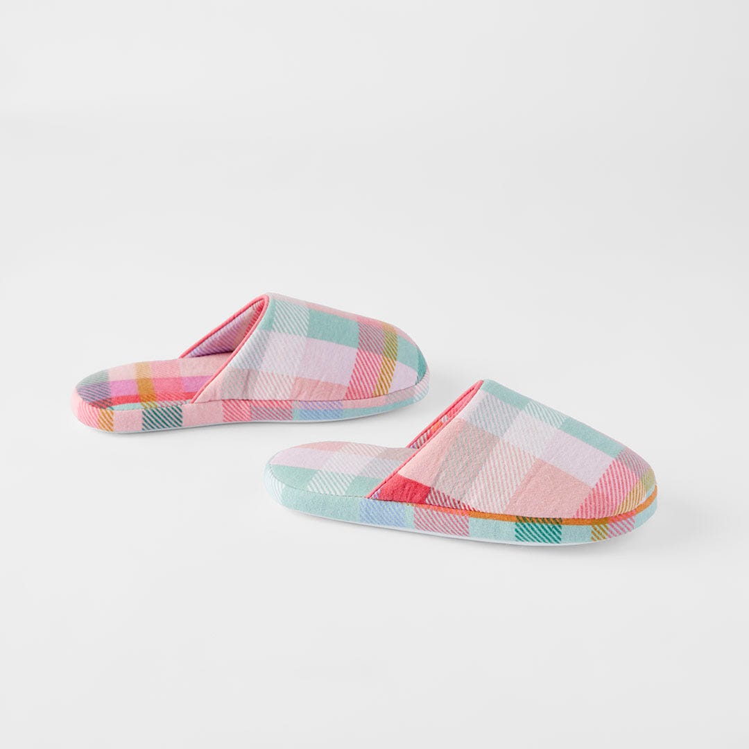 https://s3-ap-southeast-2.amazonaws.com/fusionfactory.commerceconnect.bbnt.production/pim_media/000/189/165/M_F_Kahli-Flannel-slippers-S-M_Kahli_26068401_V2_SI.jpg?1739340093