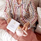 https://s3-ap-southeast-2.amazonaws.com/fusionfactory.commerceconnect.bbnt.production/pim_media/000/162/334/M_F_LS_W24_Mothers_Day_Bedlinen_Chloe_PJS_Silk_Print_Eye_Mask_Blush_SI.jpg?1711500970
