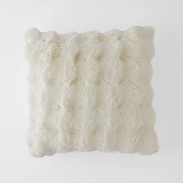 https://s3-ap-southeast-2.amazonaws.com/fusionfactory.commerceconnect.bbnt.production/pim_media/000/160/273/M_F_Malmo-Fur-Cushion_Ivory_23175801_SI.jpg?1707865308