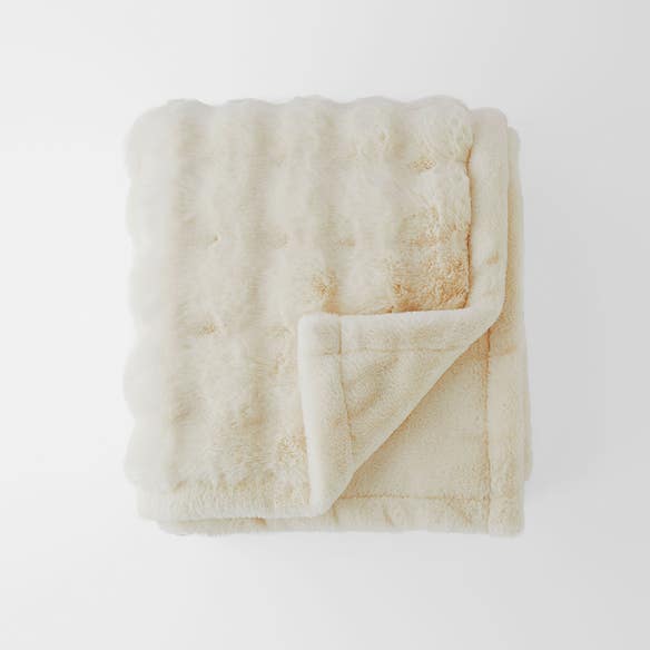 https://s3-ap-southeast-2.amazonaws.com/fusionfactory.commerceconnect.bbnt.production/pim_media/000/161/550/M_F_Malmo-Fur-Throw_Ivory_23175701_SI.jpg?1709598887