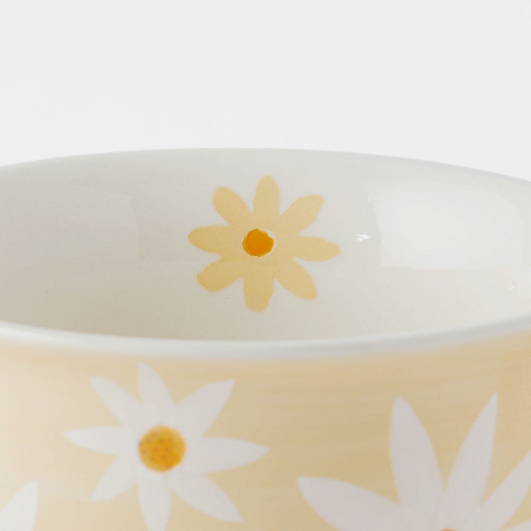 https://s3-ap-southeast-2.amazonaws.com/fusionfactory.commerceconnect.bbnt.production/pim_media/000/159/415/M_F_Margurite-Pedestal-Tea-Cup_Yellow-White_22459001_Detail-1_SI.jpg?1706142589
