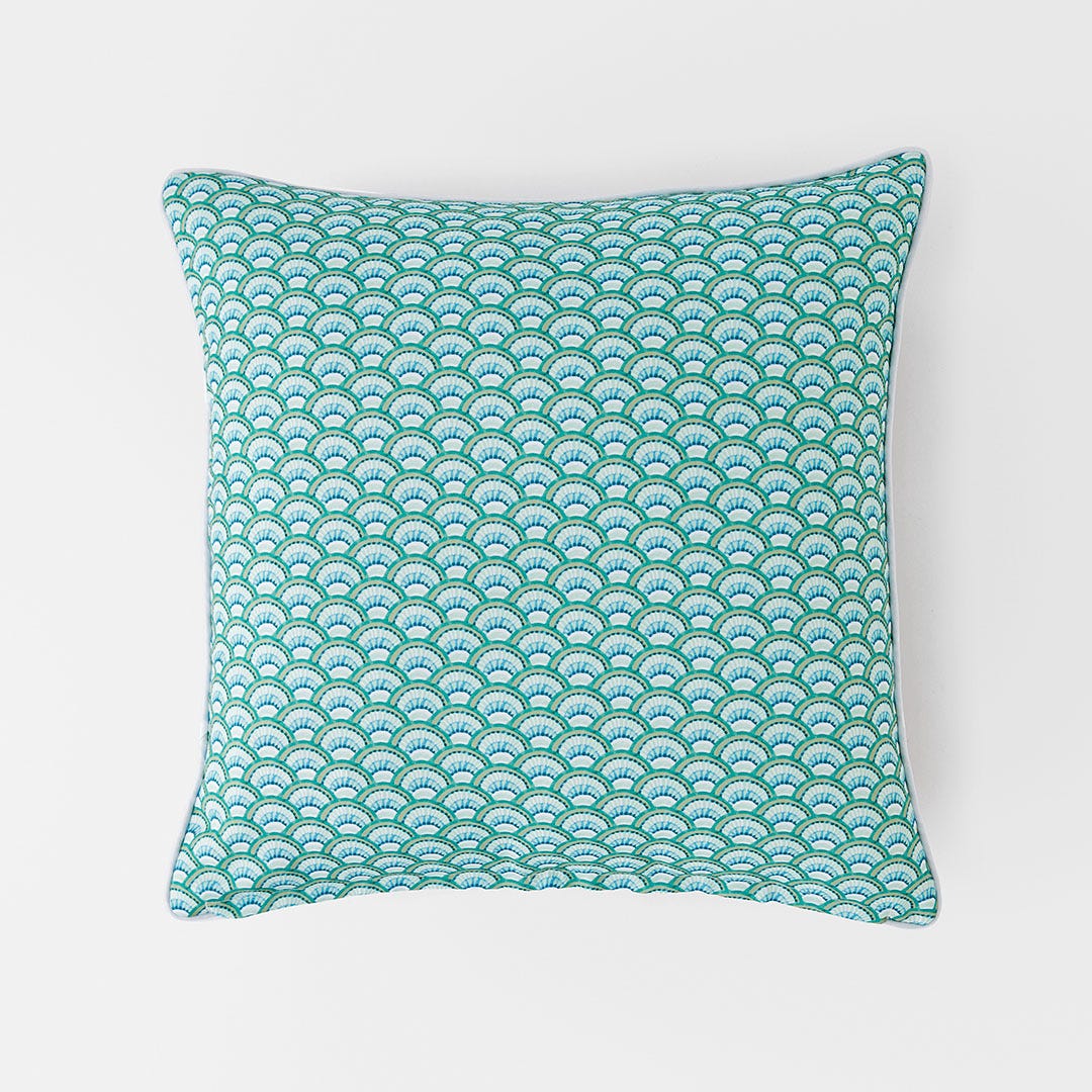 https://s3-ap-southeast-2.amazonaws.com/fusionfactory.commerceconnect.bbnt.production/pim_media/000/167/061/M_F_Panama-Komodo-Outdoor-Cushion_Multi_25820901_V2_SI.jpg?1722901262