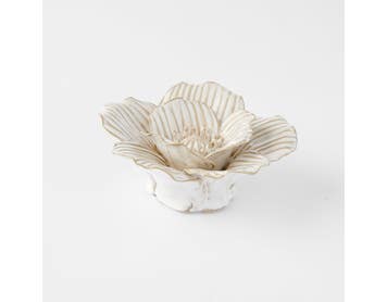 https://s3-ap-southeast-2.amazonaws.com/fusionfactory.commerceconnect.bbnt.production/pim_media/000/189/314/M_F_Peony-Ceramic-Sculpture_White_26161001_SI.jpg?1739423230