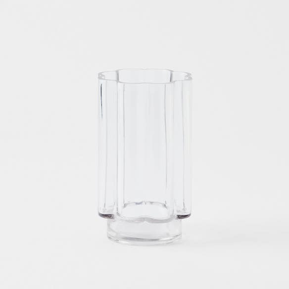 https://s3-ap-southeast-2.amazonaws.com/fusionfactory.commerceconnect.bbnt.production/pim_media/000/159/209/M_F_Pippa-Glass-Vase-Sml_Clear_23201201_SI.jpg?1705879493