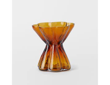 https://s3-ap-southeast-2.amazonaws.com/fusionfactory.commerceconnect.bbnt.production/pim_media/000/169/274/M_F_Remy-Fluted-Glass-Vase-Squat_Cinnamon_25867001_SI.jpg?1725519599