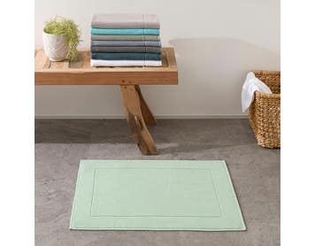 https://s3-ap-southeast-2.amazonaws.com/fusionfactory.commerceconnect.bbnt.production/pim_media/000/174/141/M_F_S24-25_Summer_LS_Studio_Bathmats-Boston_BM_Sage_Green.jpg?1729812768
