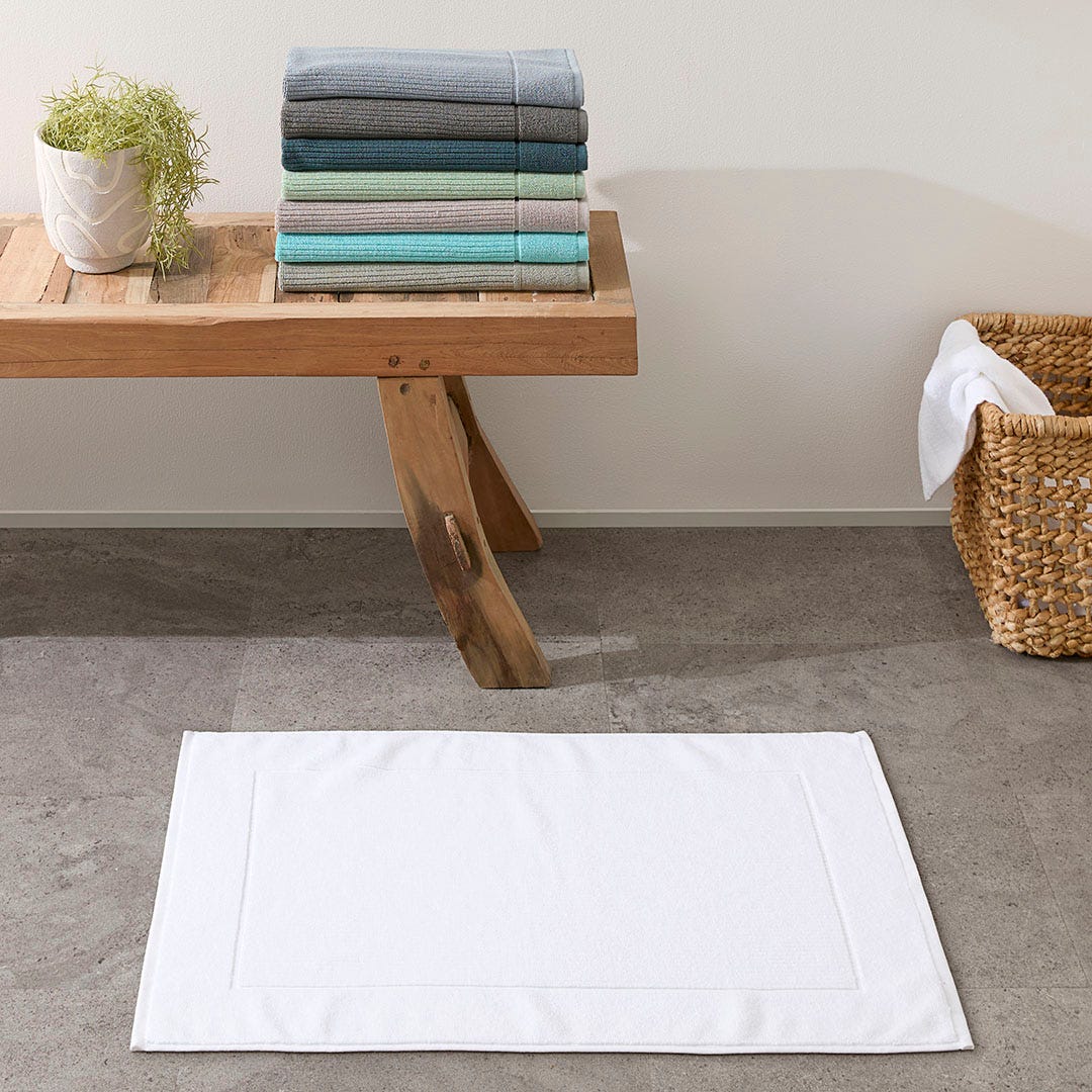 https://s3-ap-southeast-2.amazonaws.com/fusionfactory.commerceconnect.bbnt.production/pim_media/000/174/149/M_F_S24-25_Summer_LS_Studio_Bathmats-Boston_BM_White.jpg?1729813301