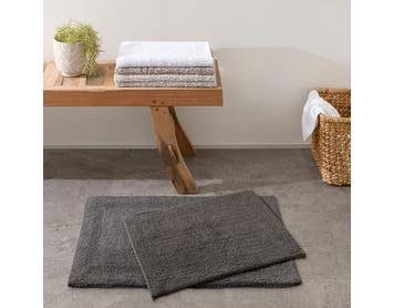 https://s3-ap-southeast-2.amazonaws.com/fusionfactory.commerceconnect.bbnt.production/pim_media/000/174/193/M_F_S24-25_Summer_LS_Studio_Bathmats-Braxton_BM_Charcoal.jpg?1729817069