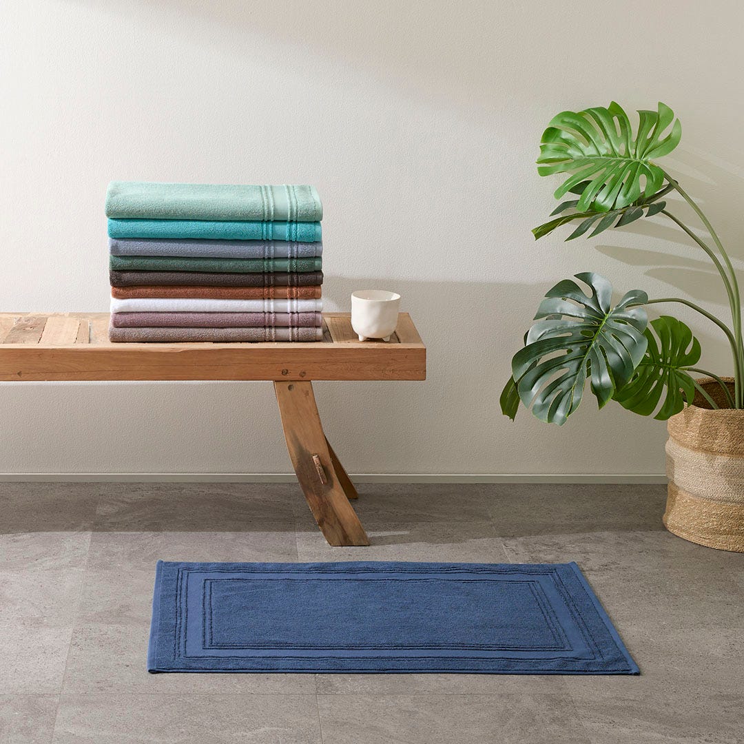 https://s3-ap-southeast-2.amazonaws.com/fusionfactory.commerceconnect.bbnt.production/pim_media/000/174/417/M_F_S24-25_Summer_LS_Studio_Bathmats-Indulgence_BM-Ink_SI.jpg?1730097501