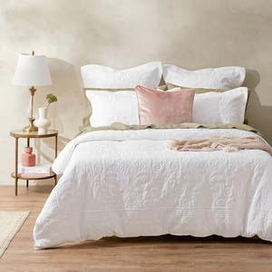 https://s3-ap-southeast-2.amazonaws.com/fusionfactory.commerceconnect.bbnt.production/pim_media/000/149/871/M_F_S24_Bedlinen_BOP_Rosato_QQC_SI.jpg?1685508324
