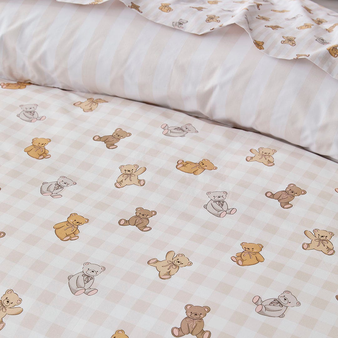https://s3-ap-southeast-2.amazonaws.com/fusionfactory.commerceconnect.bbnt.production/pim_media/000/194/837/M_F_S25-26_Bedlinen_BOP_Cuddly_Bear_QQC_Detail-1_SI.jpg?1747016809