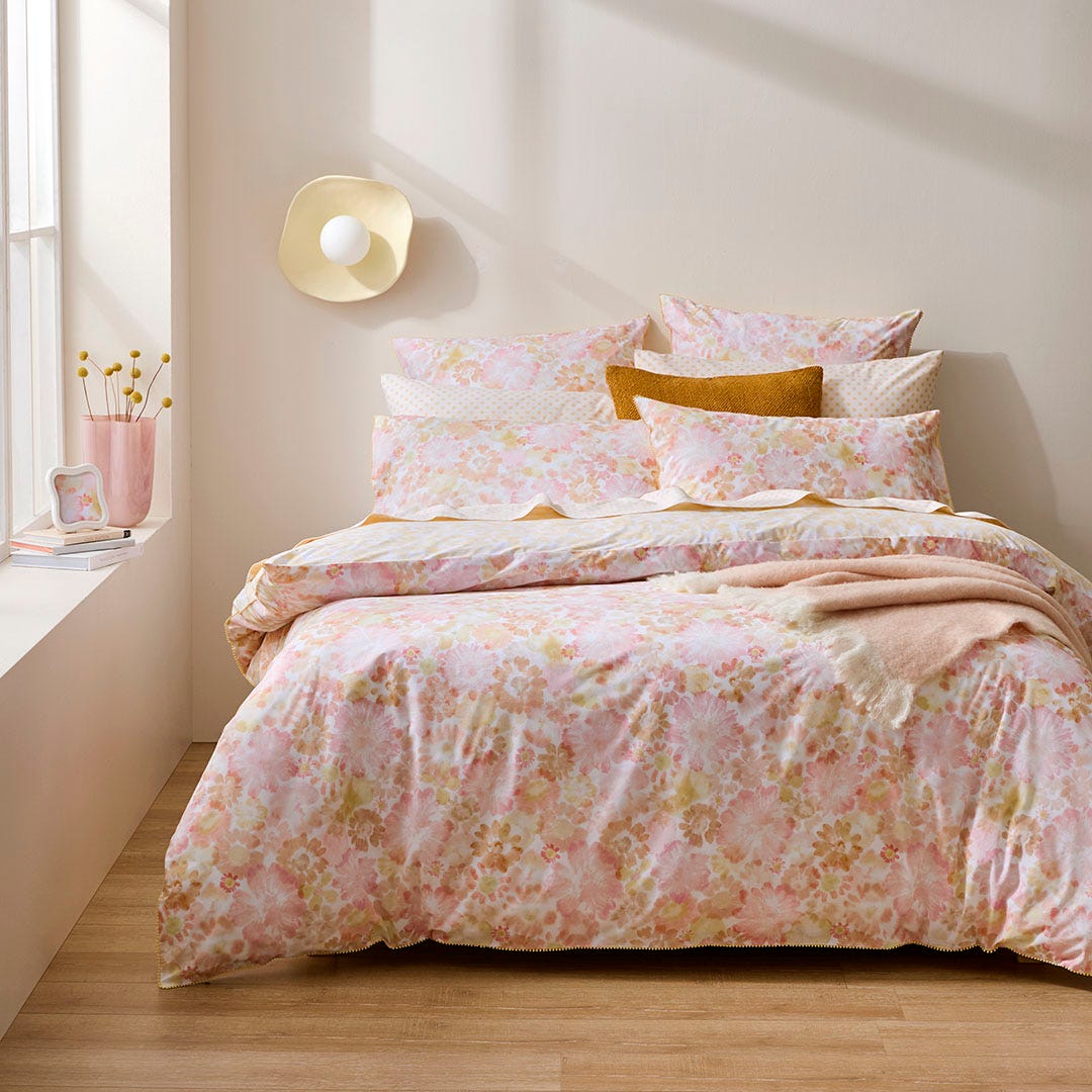 https://s3-ap-southeast-2.amazonaws.com/fusionfactory.commerceconnect.bbnt.production/pim_media/000/194/606/M_F_S25-26_Bedlinen_BOP_Izzie_QQC_SI.jpg?1746494703